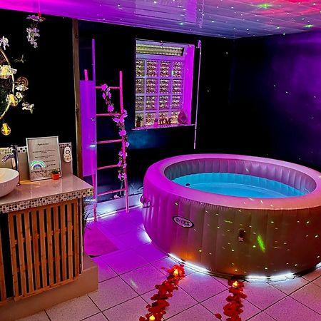 Suite Romantique Jacuzzi Gagny Eksteriør billede