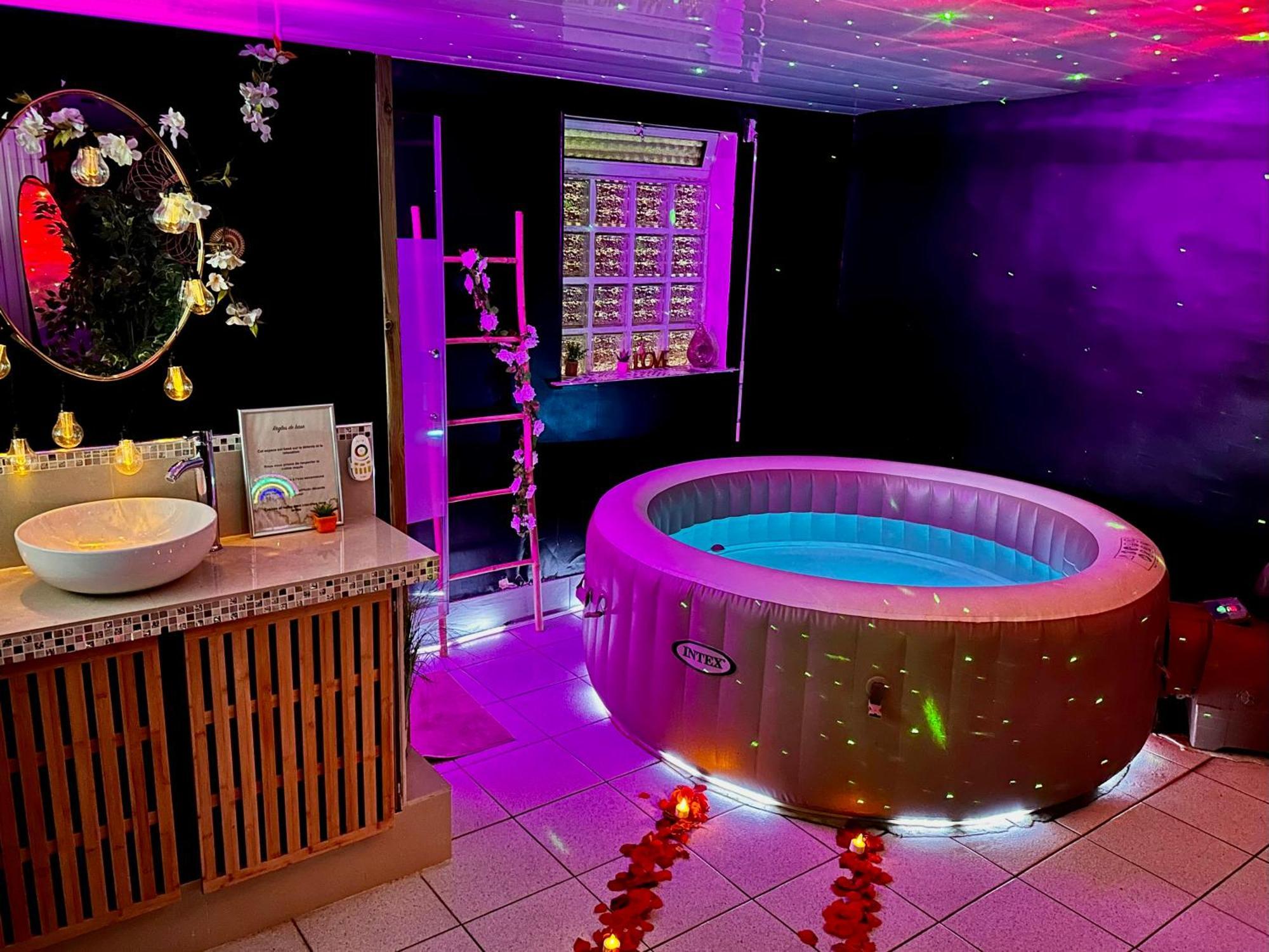 Suite Romantique Jacuzzi Gagny Eksteriør billede
